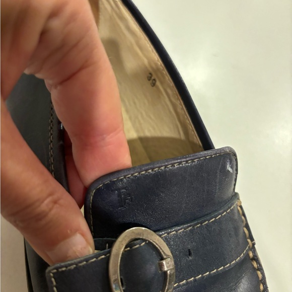 Tod’s navy blue loafer/driving shoe - Picture 4 of 6
